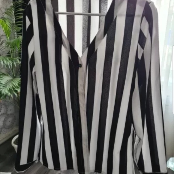 BLACK & WHITE STRIPED LONG SLEEVE BLOUSE - Picture 4 of 5